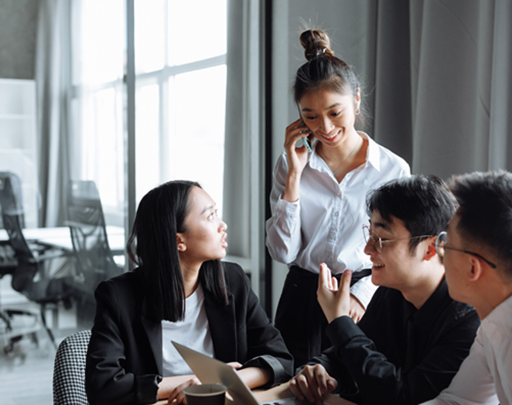 Group meeting in the middle of a discussion